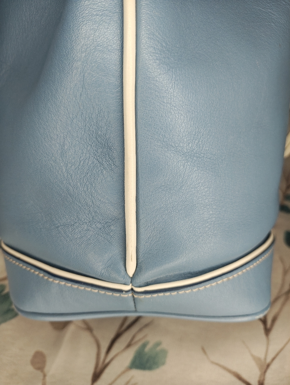 Vintage 2003 Coach Drawstring Bucket Bag Blue and White Leather - Picture 11 of 16